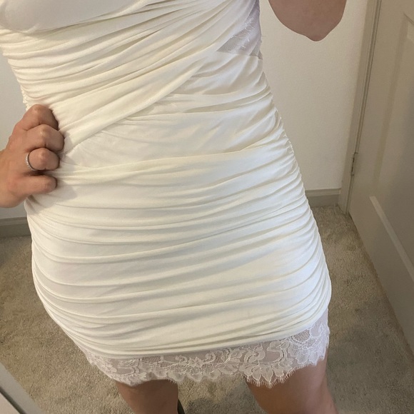 Beautiful white BCBG Dress - Picture 5 of 6